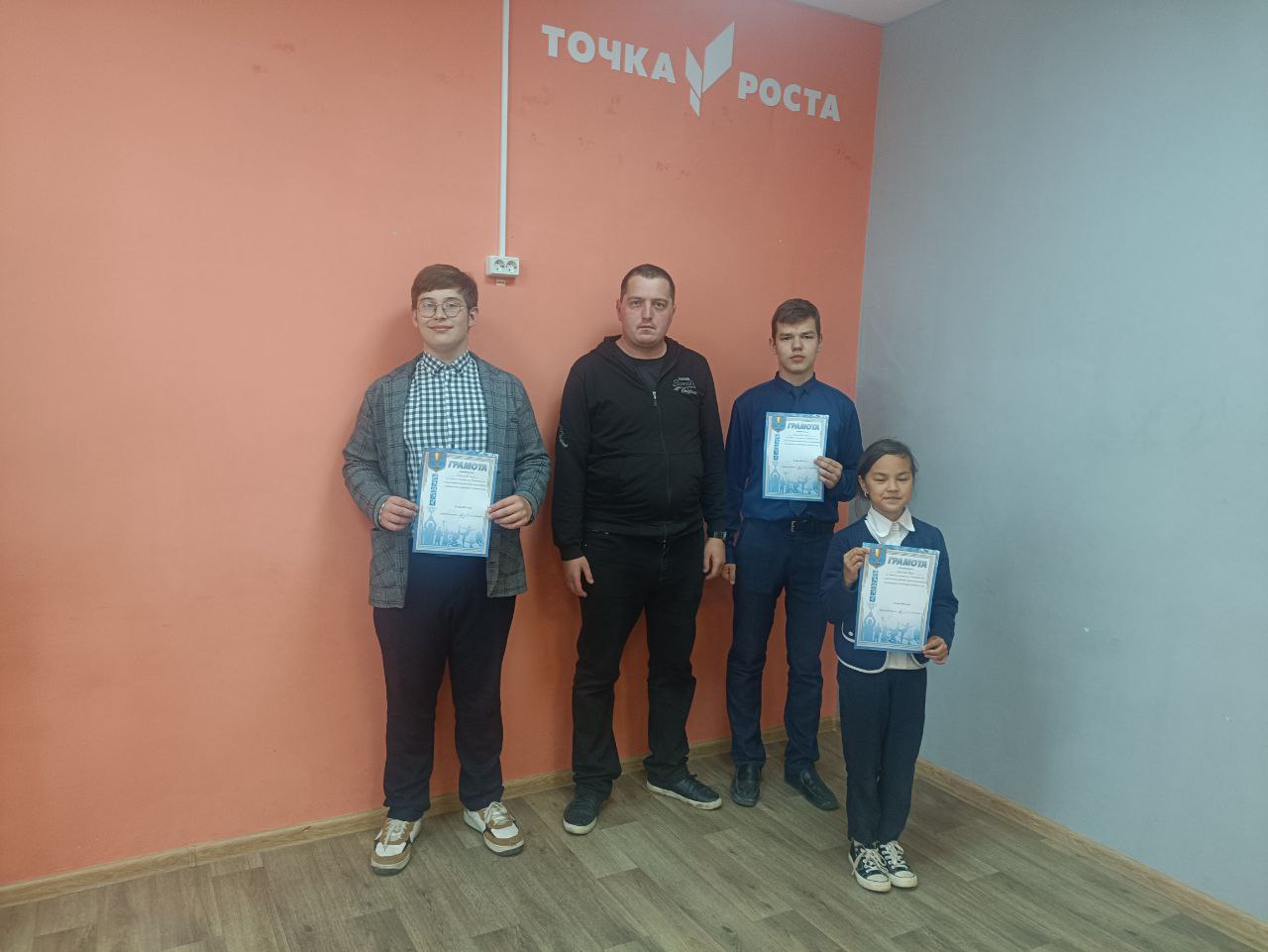 Турнир по стоклеточным шашкам, посвящённый окончанию учебного года.